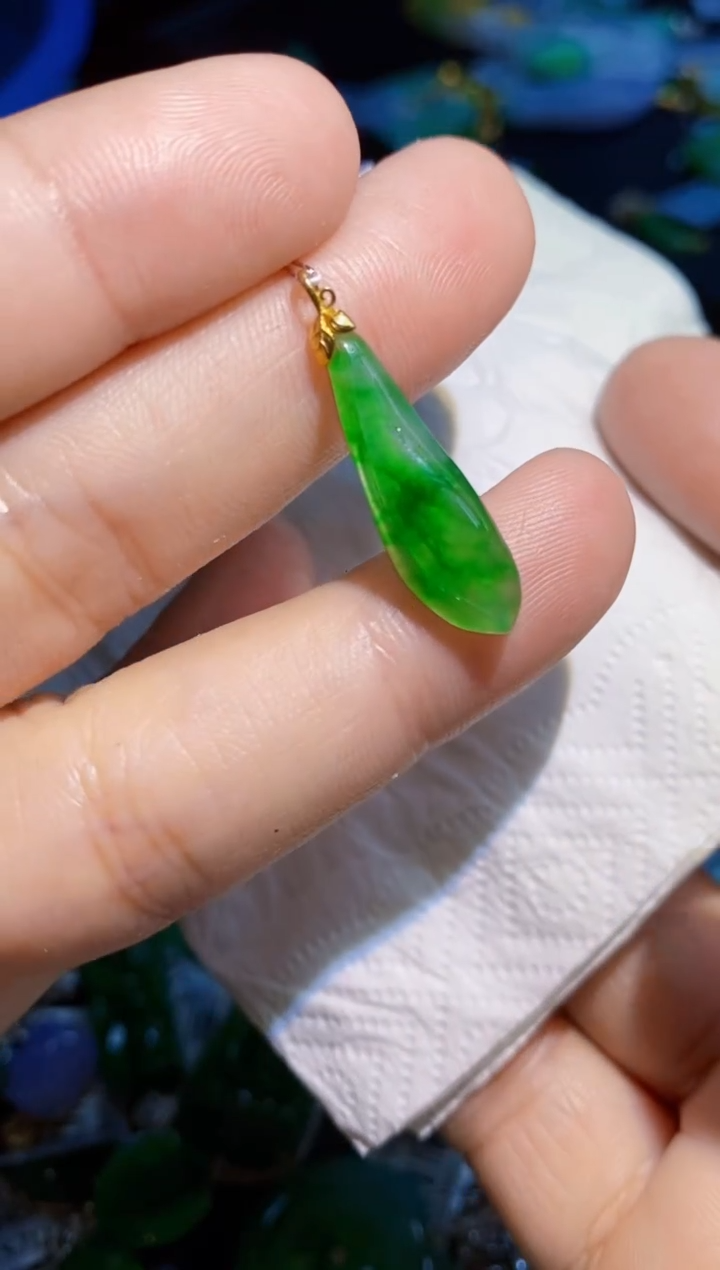 翡翠未镶嵌颈饰瓜