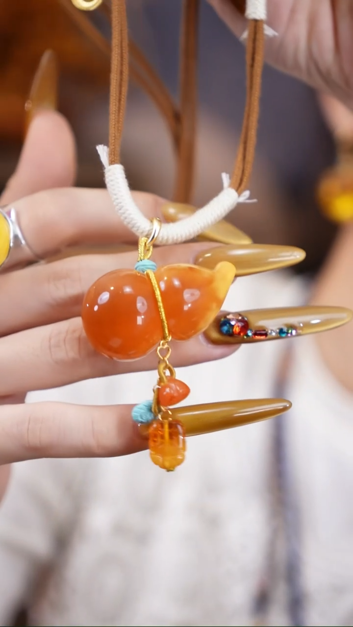 琥珀颈饰未镶嵌颈饰