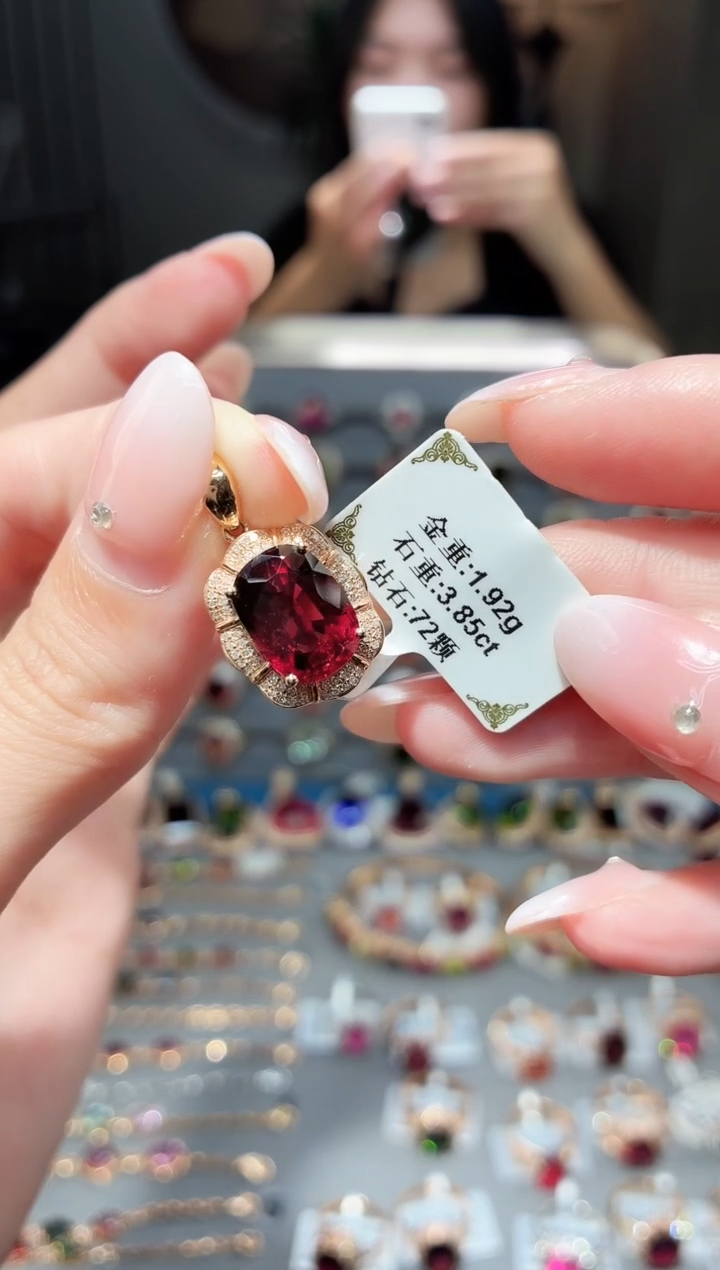 颈饰18K金镶嵌碧玺3.85ct