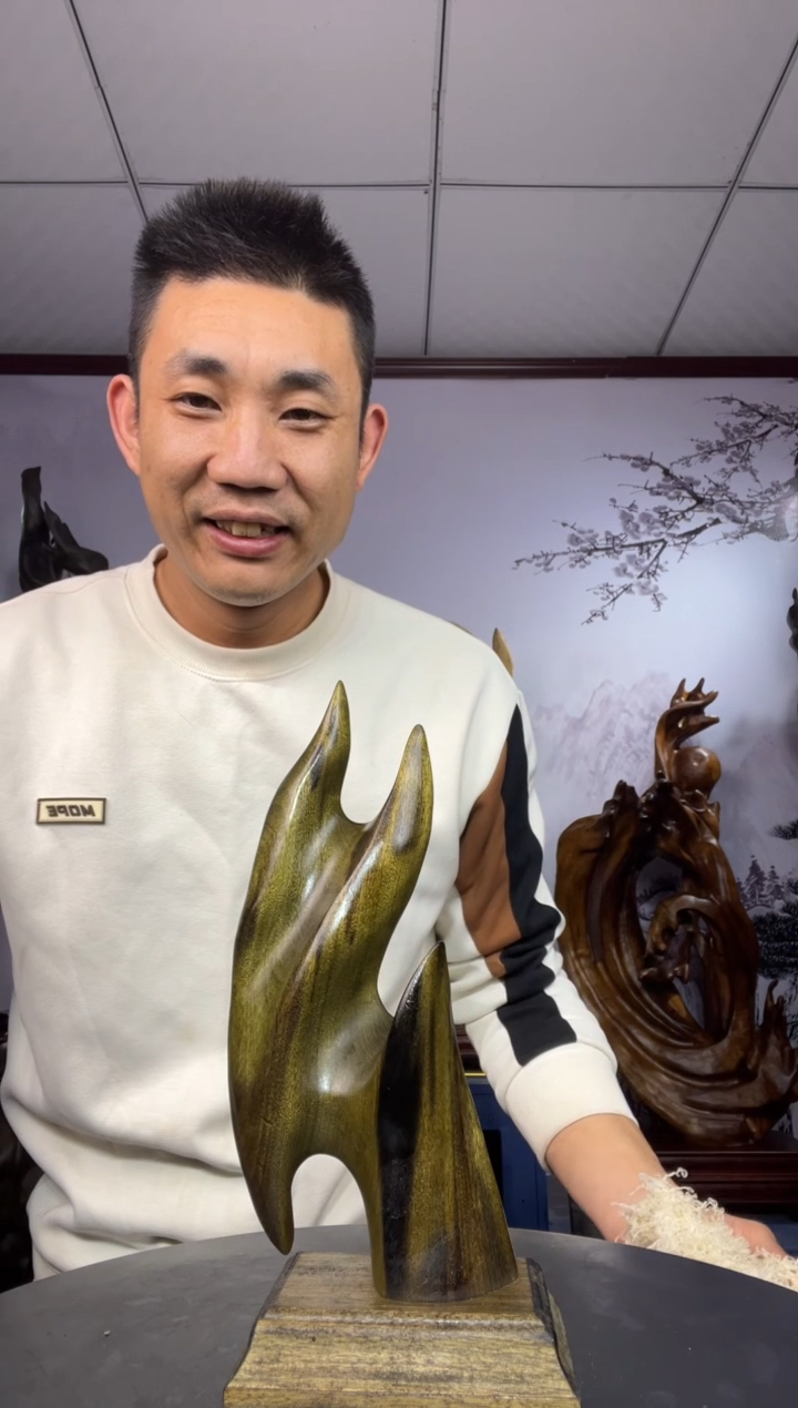 金丝楠木雕款侯*东金丝楠木工艺品摆件