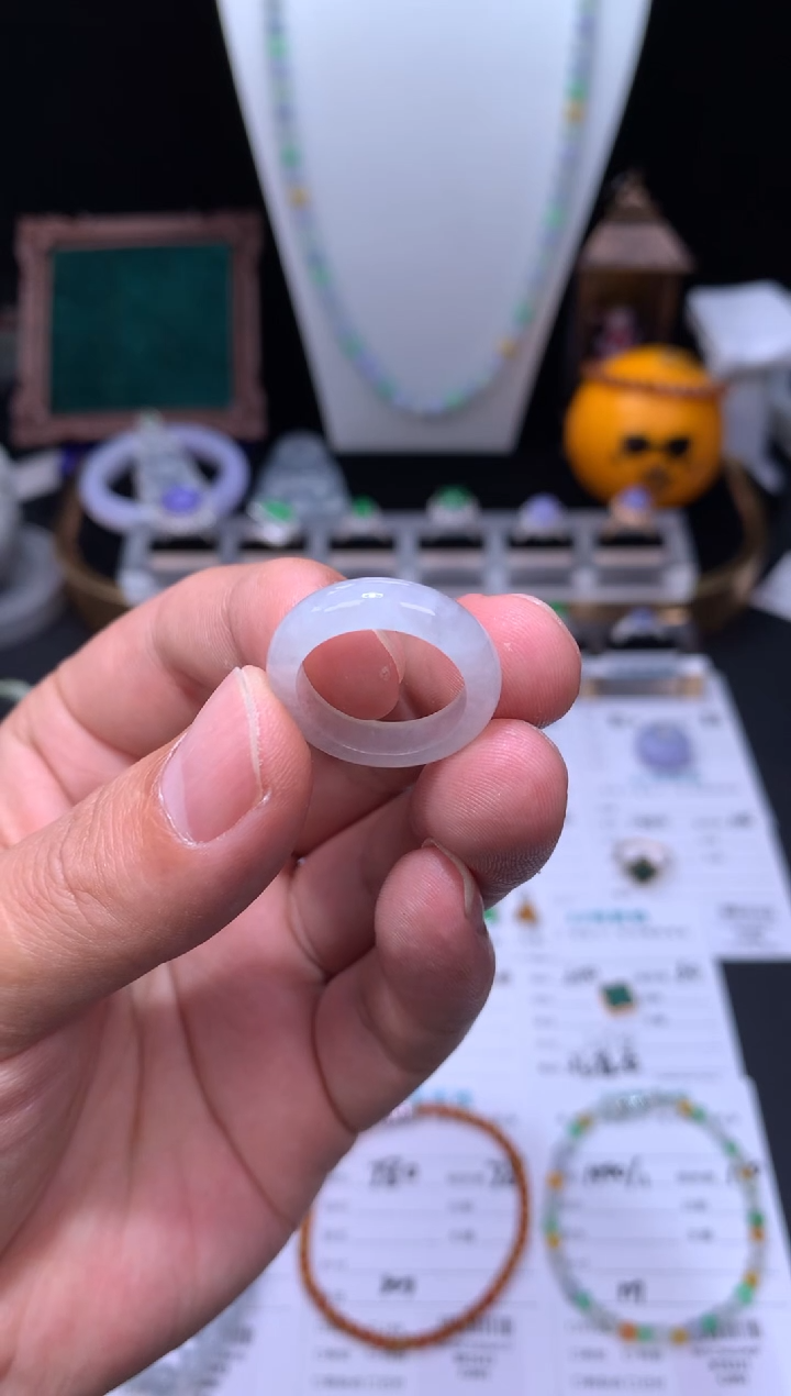 未镶嵌定制翡翠48小时鉴赏期 退货不扣服务费