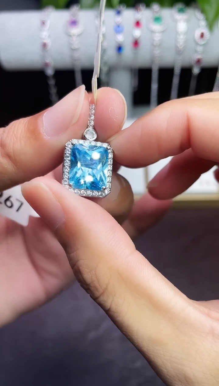 合金颈饰合成钻石蓝宝吊坠