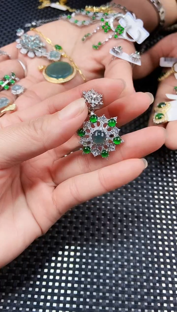 【闪购商品】翡翠吊坠(不含链)未镶嵌111111111