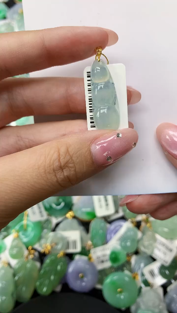 翡翠18K金镶嵌颈饰1111111111