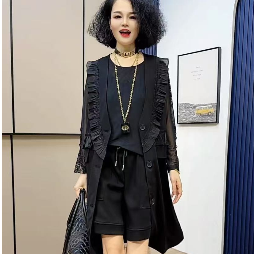 木耳边气质显瘦马甲