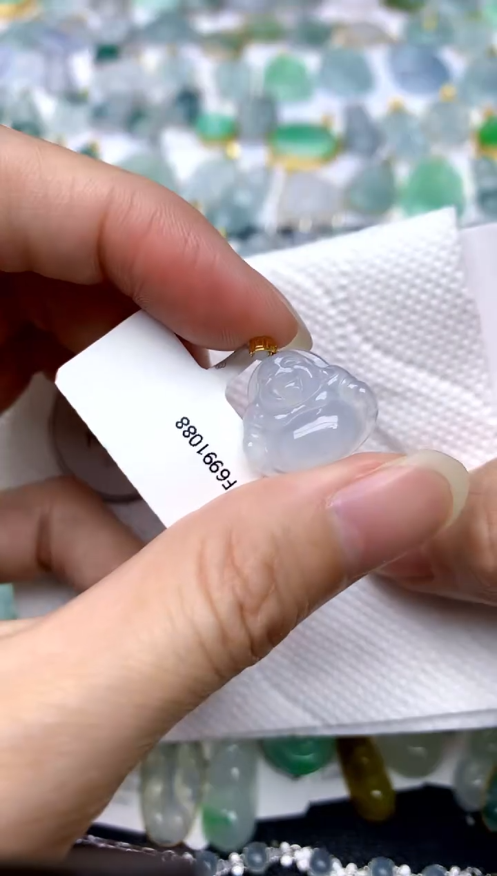 颈饰18K金镶嵌翡翠天然A货翡翠