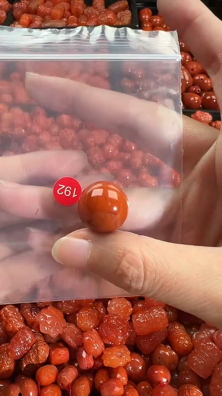 颈饰未镶嵌南红玛瑙1