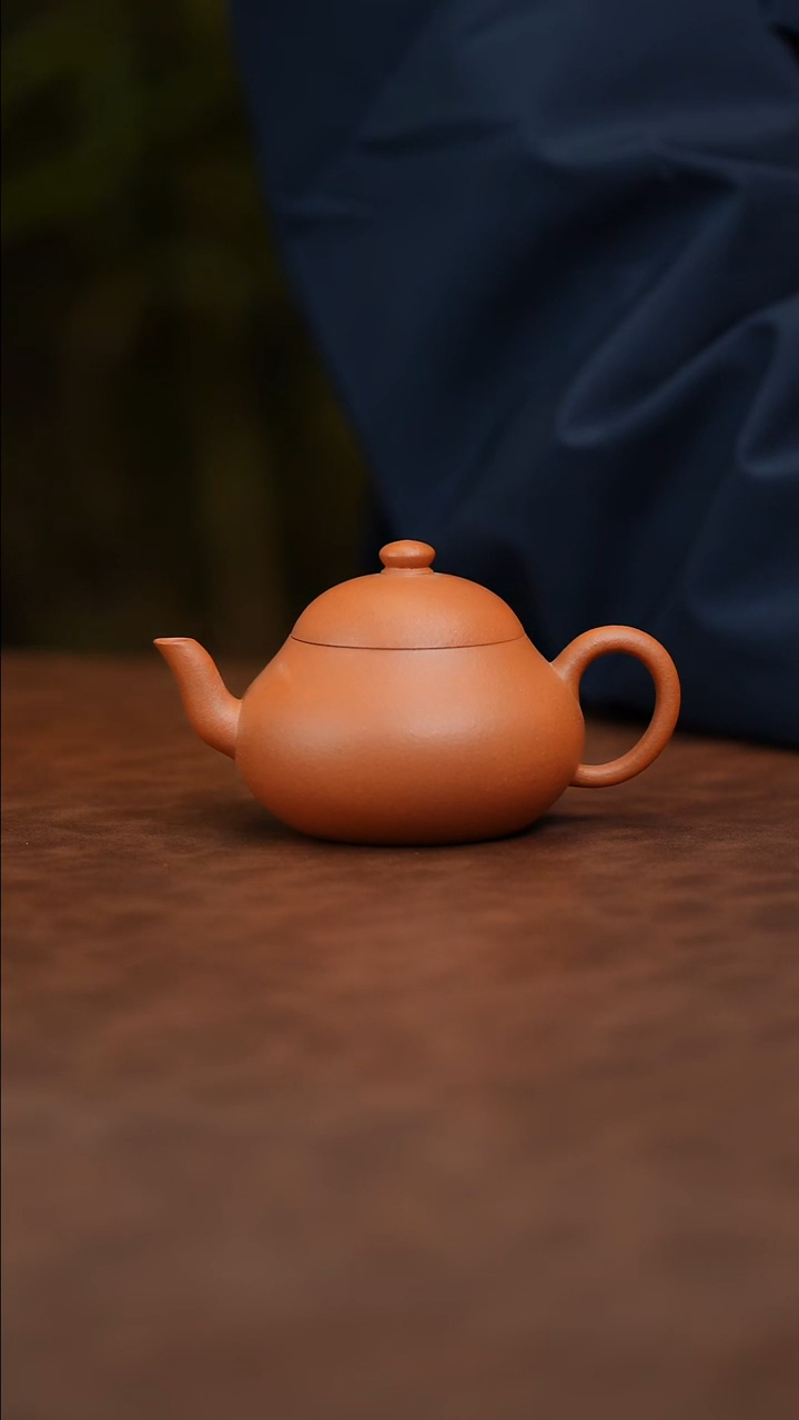 茶壶紫砂盖子稍微有一点点黑 120CC 