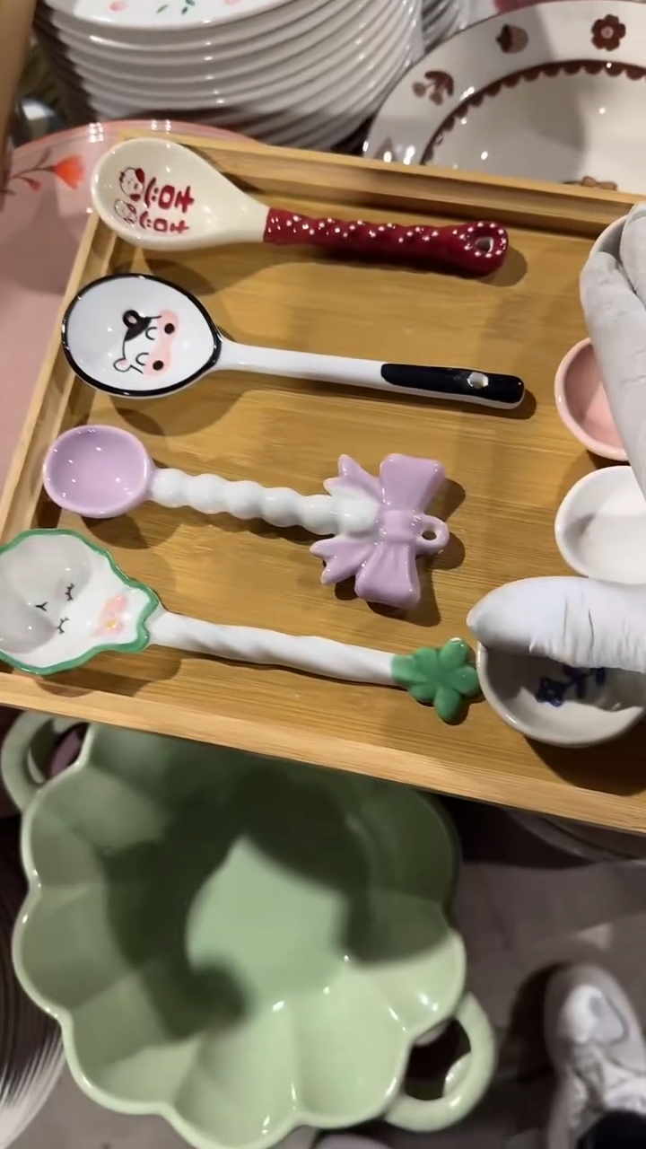 陶瓷4个勺子 微瑕凑满20元包邮