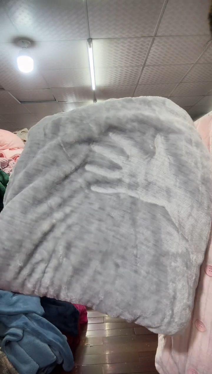 法兰绒灰色毛毯2*1.5