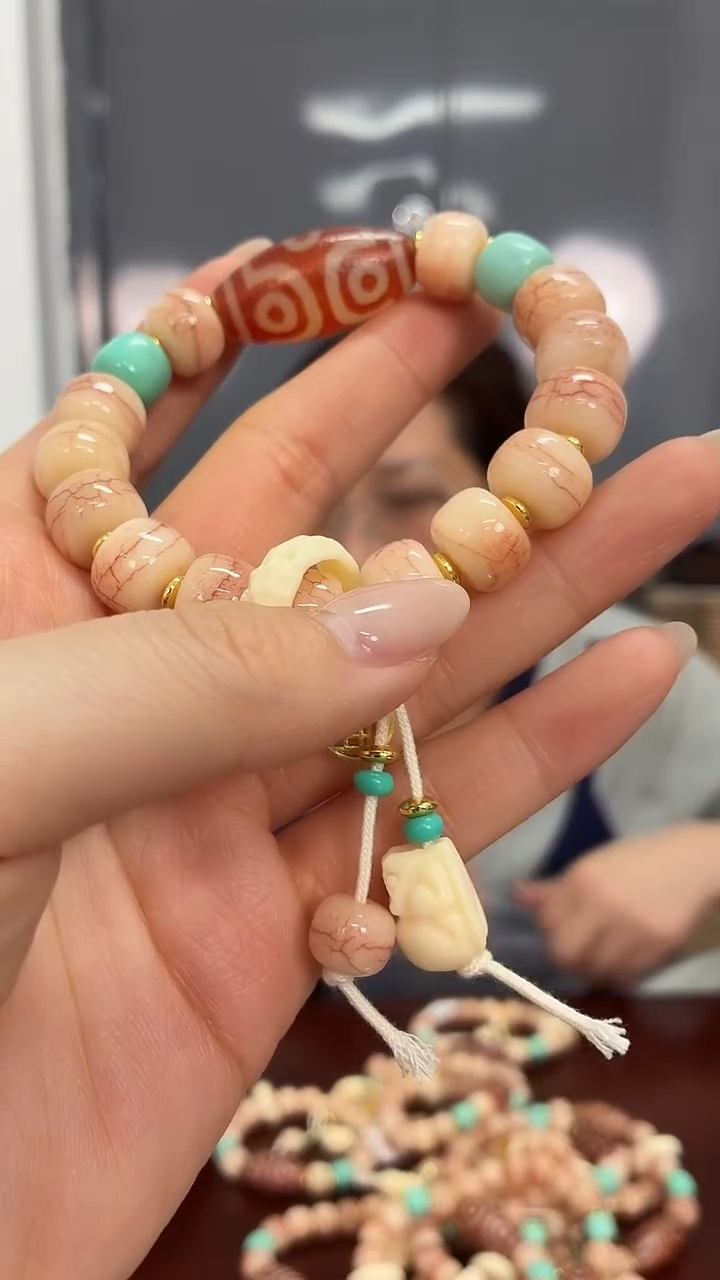 【慧慧甄选】高端轻奢手链多样性发货HF3942S