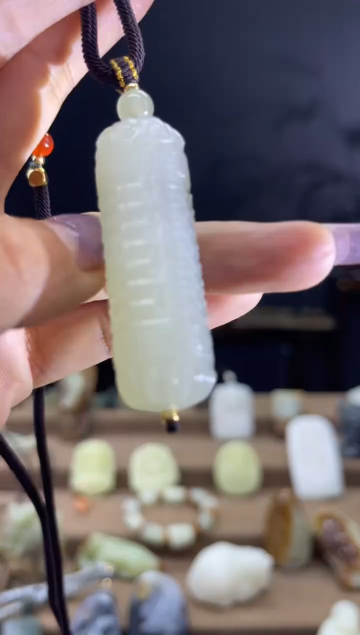 颈饰未镶嵌和田玉1