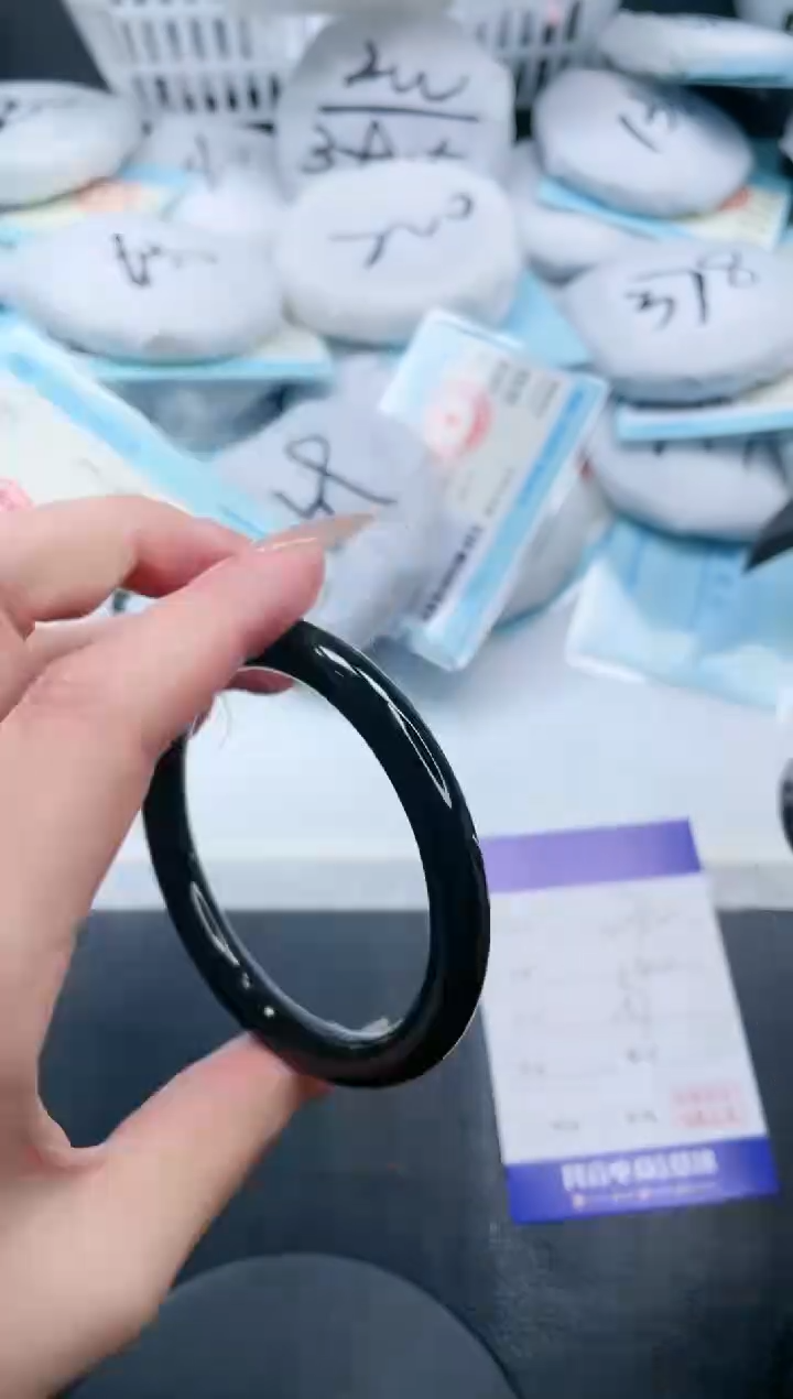 【闪购商品】石英质玉手镯未镶嵌17V272-53