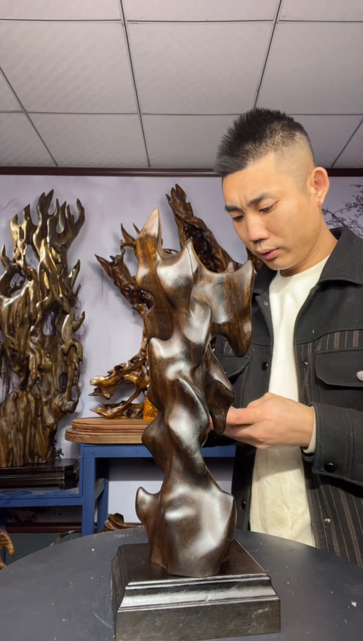 金丝楠木雕款乡*佬金丝楠木工艺品摆件