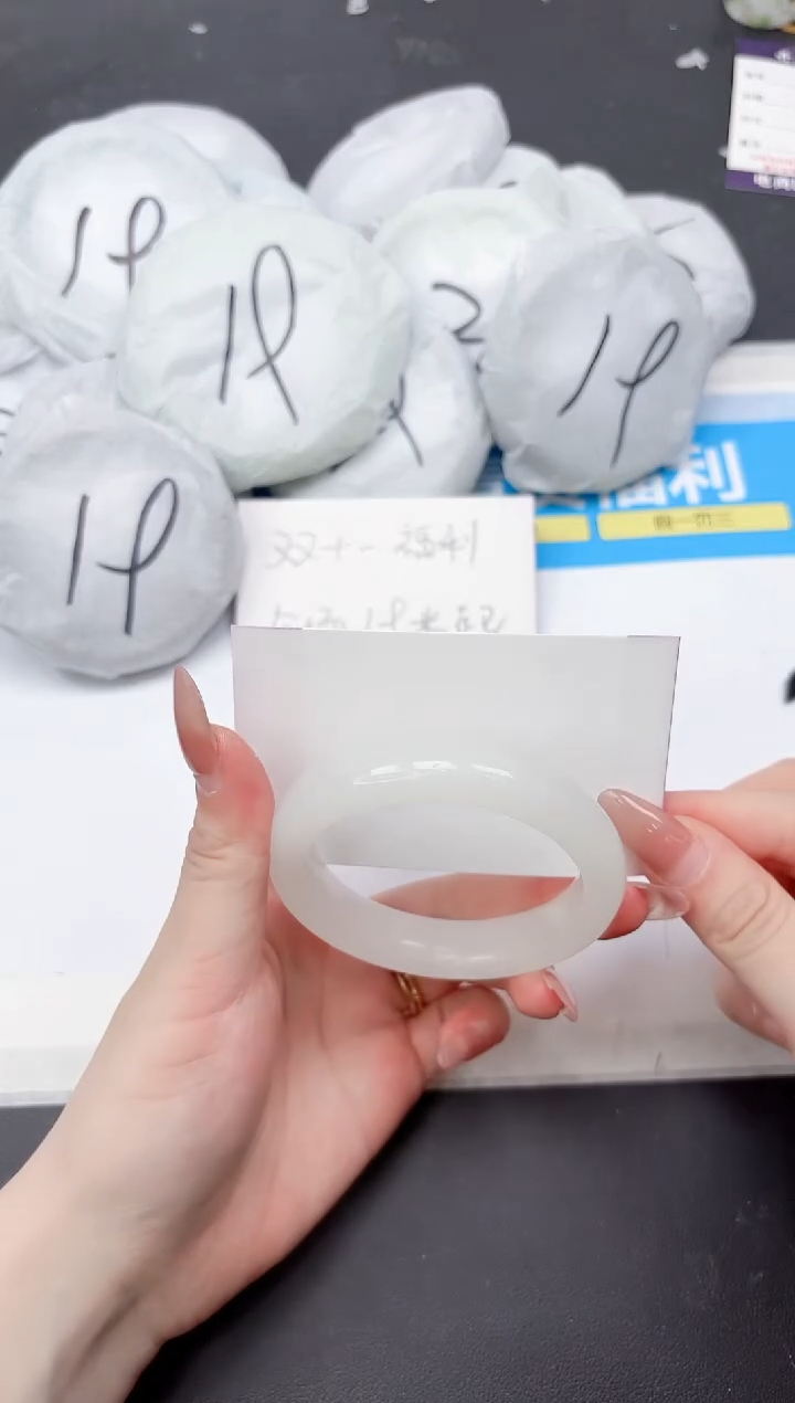 未镶嵌手镯石英质玉96-56