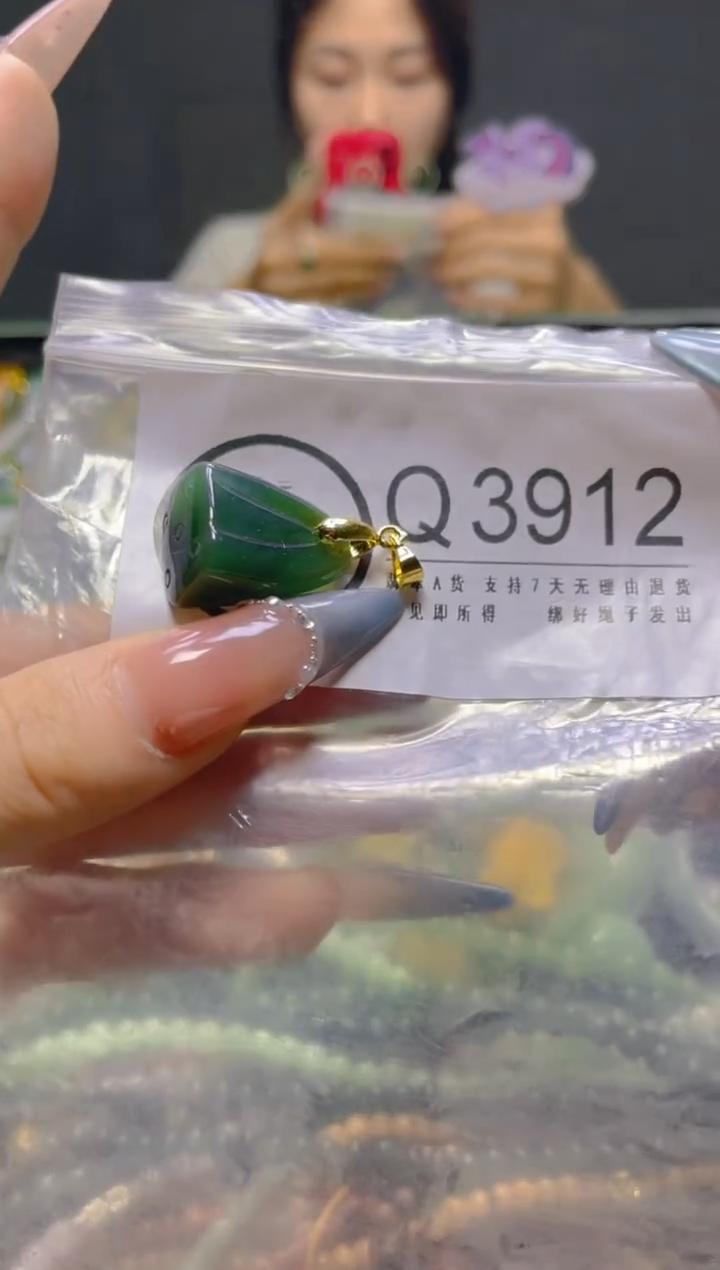 颈饰未镶嵌翡翠/Q/翡翠A货，一件也是批发价