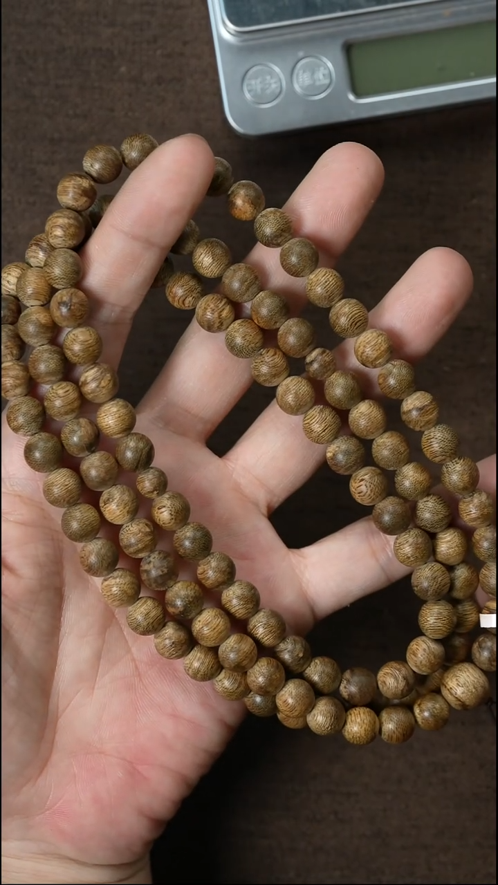沉香手串马泥涝0.88/30克+多圈 多样性发一