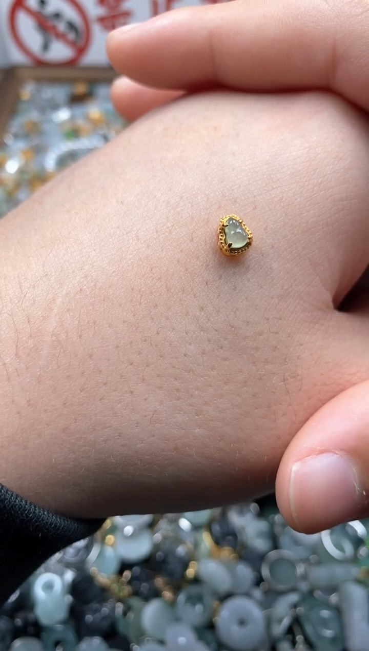 【闪购商品】翡翠颈饰未镶嵌哥哥