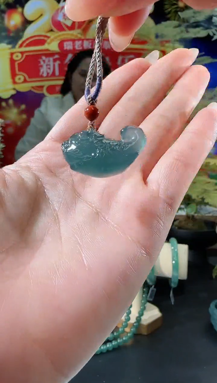 【闪购商品】翡翠吊坠(不含链)未镶嵌龙鱼多样性发一