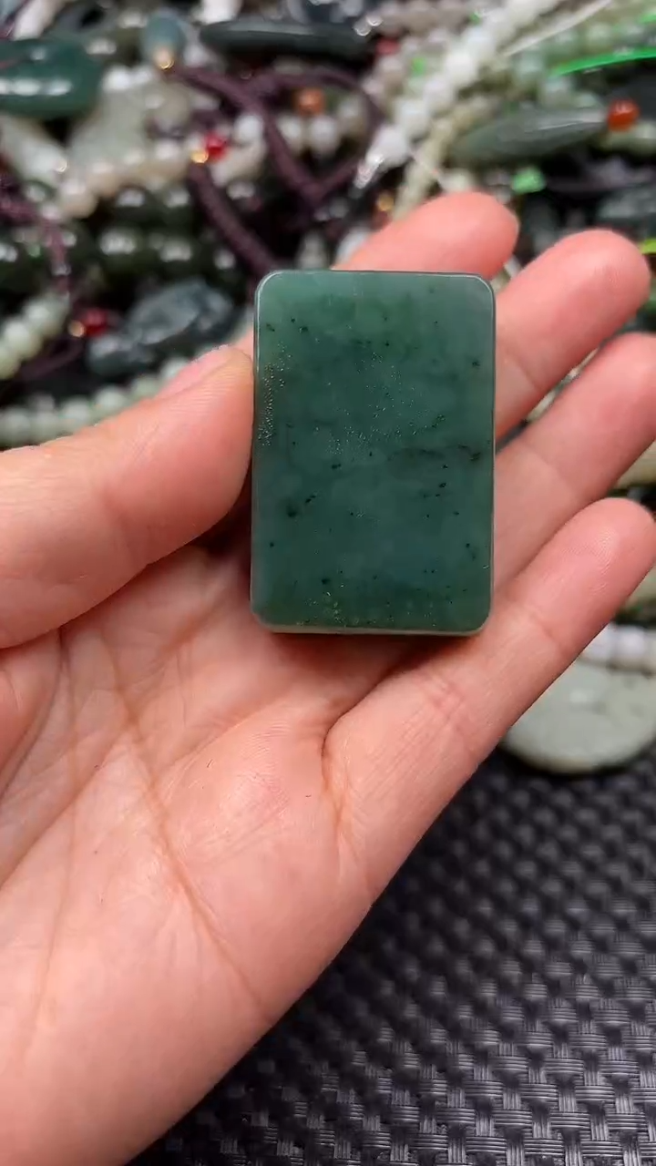 和田玉未镶嵌颈饰1