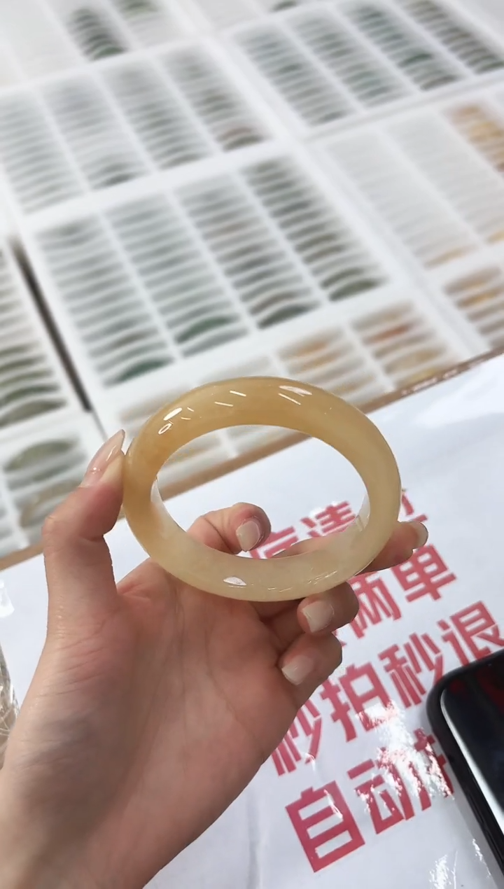 未镶嵌手镯石英质玉54-60HU