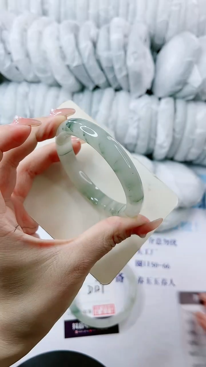 【闪购商品】石英质玉手镯未镶嵌多样性发货D128