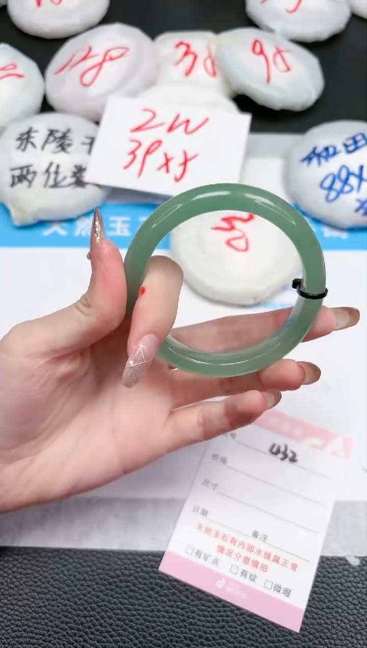 【闪购商品】石英质玉手镯未镶嵌432-56.5