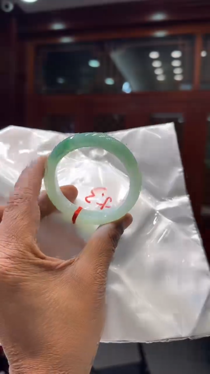 【闪购商品】翡翠手镯未镶嵌手镯