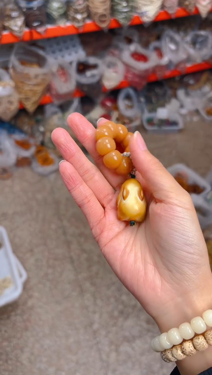 吊坠菩提根/象牙果黄色手捻 黄色兔