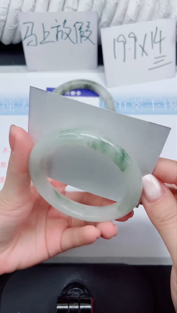 【闪购商品】石英质玉手镯未镶嵌89#58.3