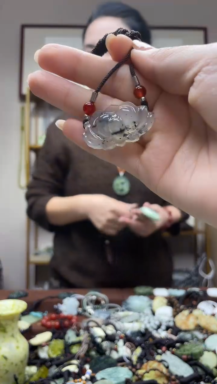 未镶嵌岫玉吊坠`