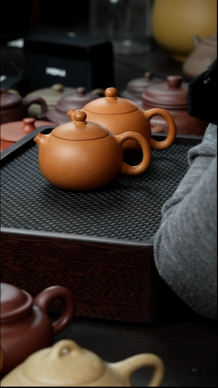 茶壶紫砂黄金段西施半手100          