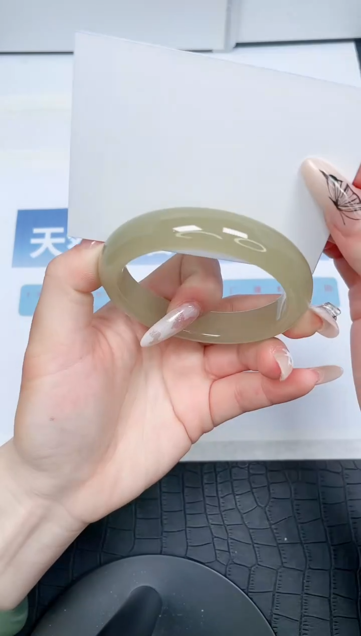 【闪购商品】石英质玉手镯未镶嵌06-61