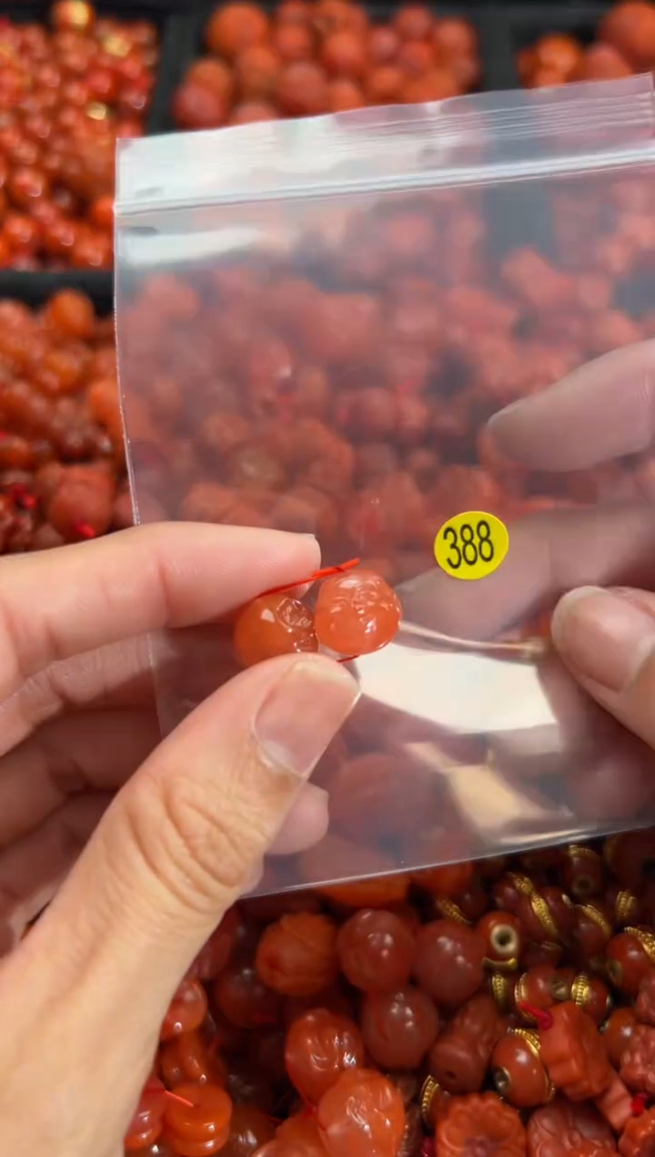 南红玛瑙未镶嵌颈饰1