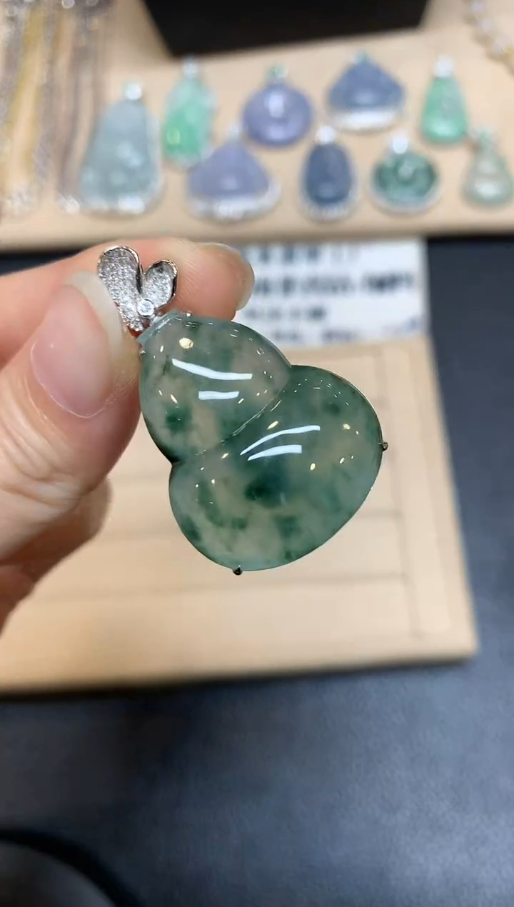 【闪购商品】翡翠颈饰18K金镶嵌葫芦【无服务费