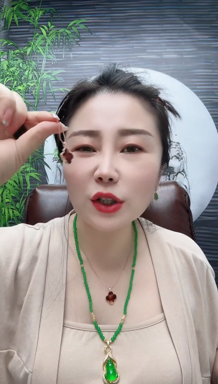 高货小帽子四叶草吊坠