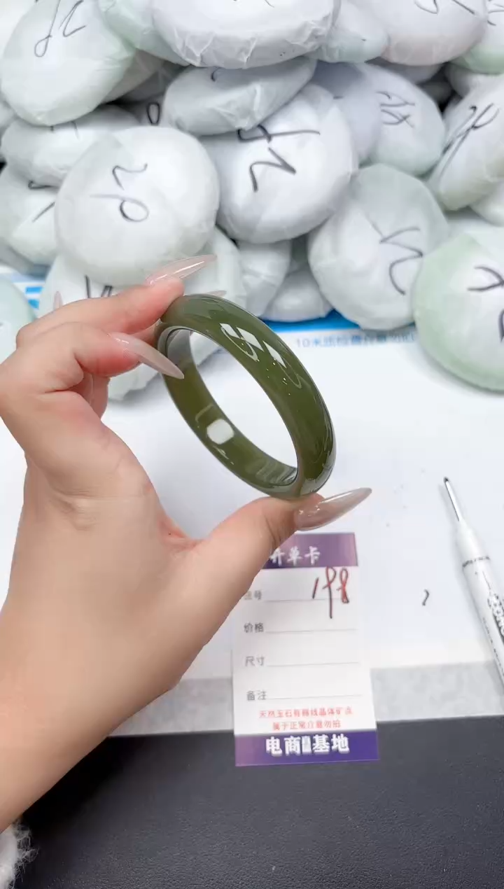 未镶嵌手镯石英质玉198-62.4
