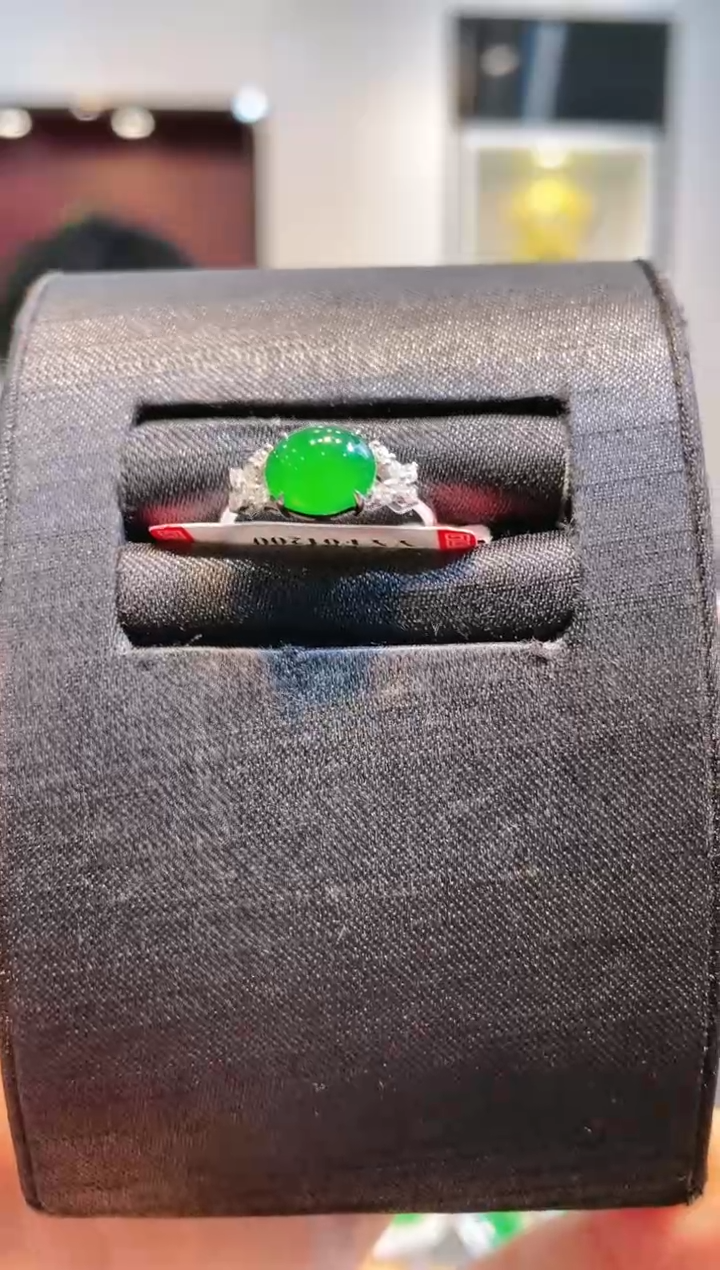 【闪购商品】翡翠颈饰18K金镶嵌A15天然A货翡翠戒指