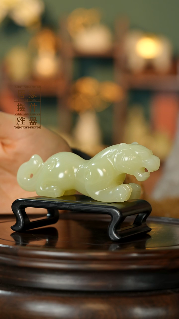 玉《虎虎生威伏虎》摆件