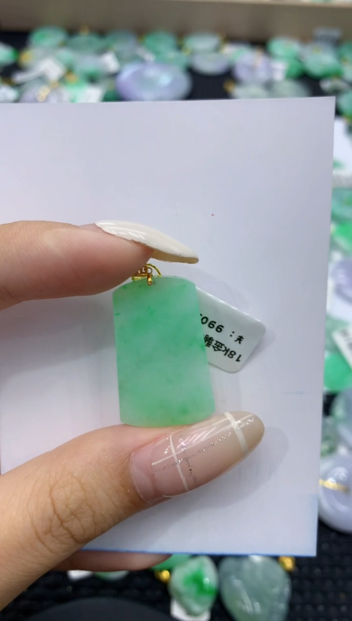 颈饰18K金镶嵌翡翠天然缅甸翡翠A货
