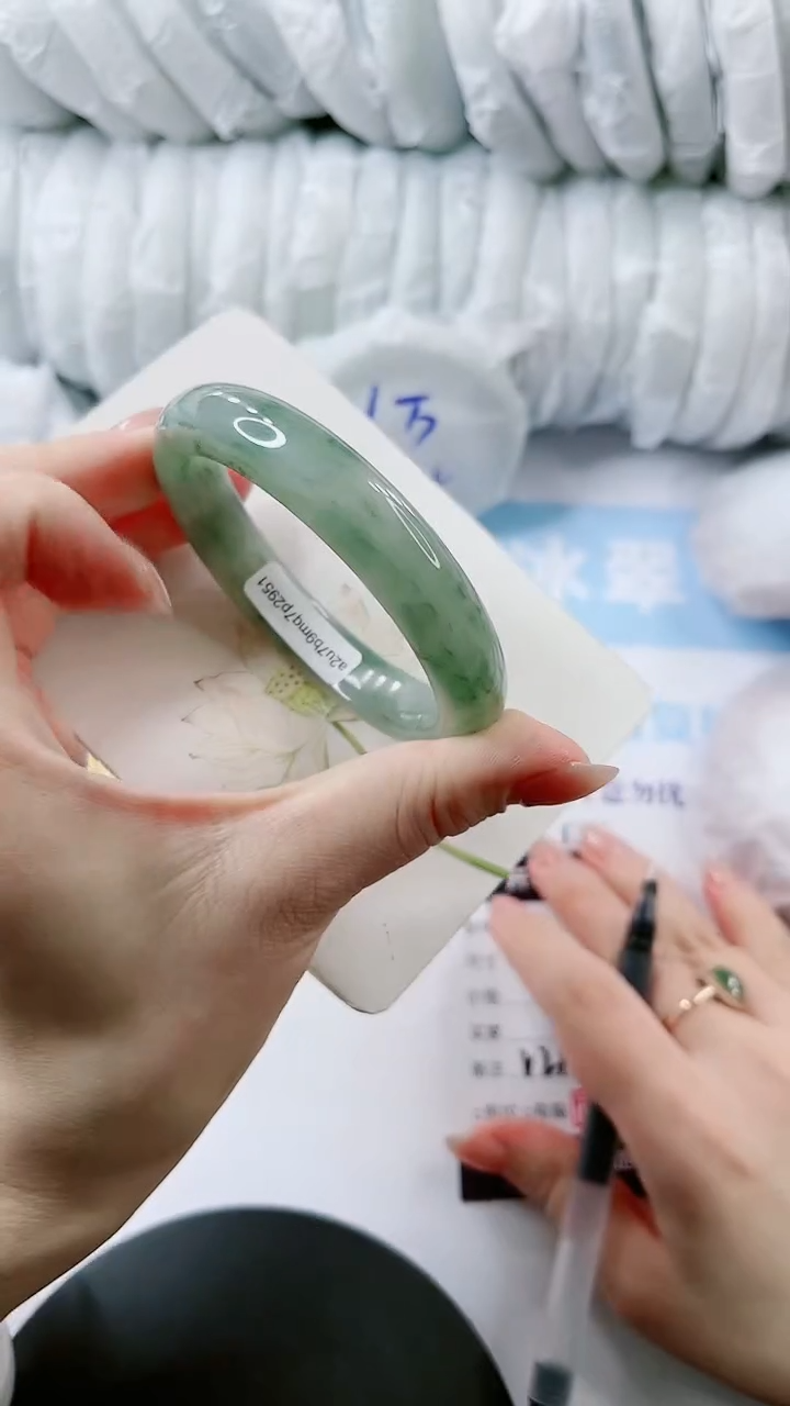【闪购商品】石英质玉手镯未镶嵌多样性发货V218