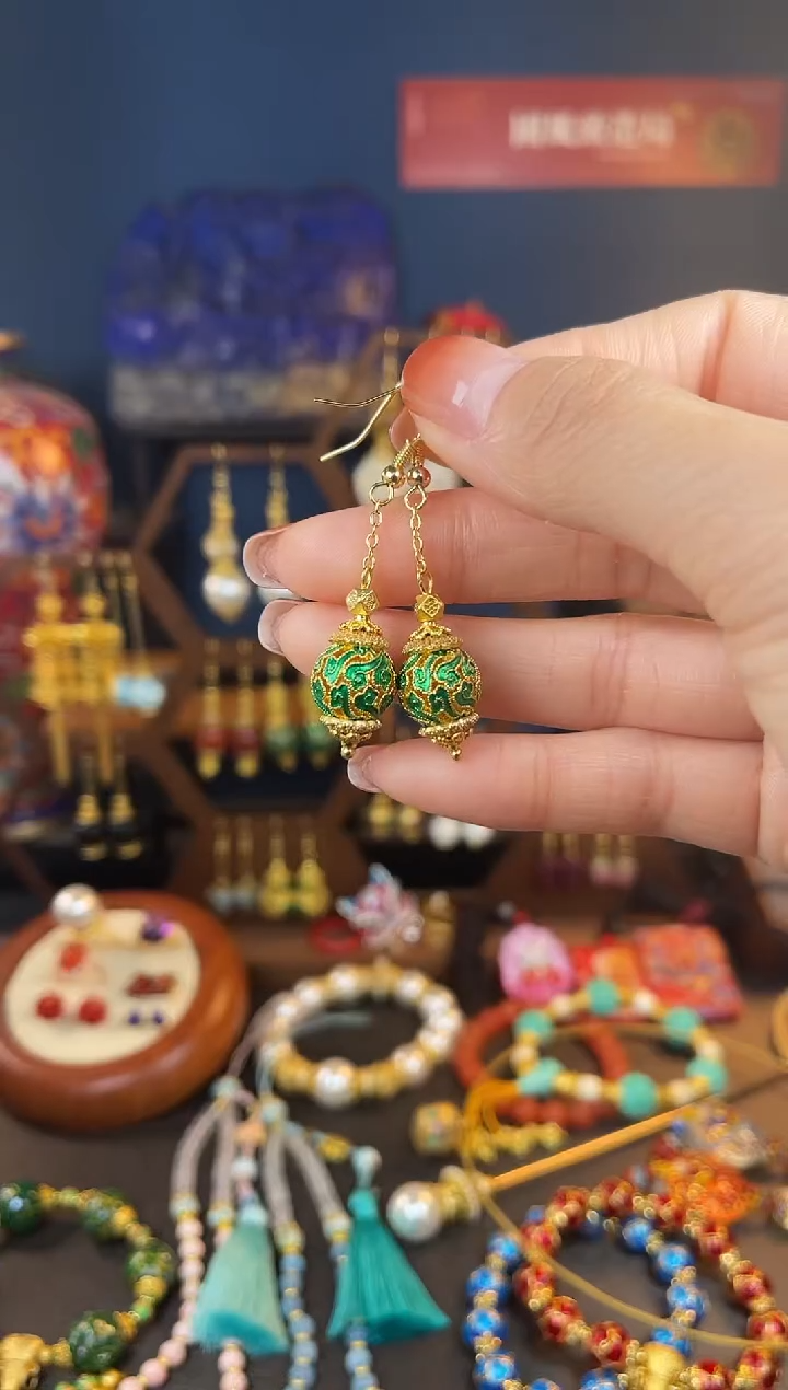 【闪购商品】秘纹翠云珐琅耳钩
