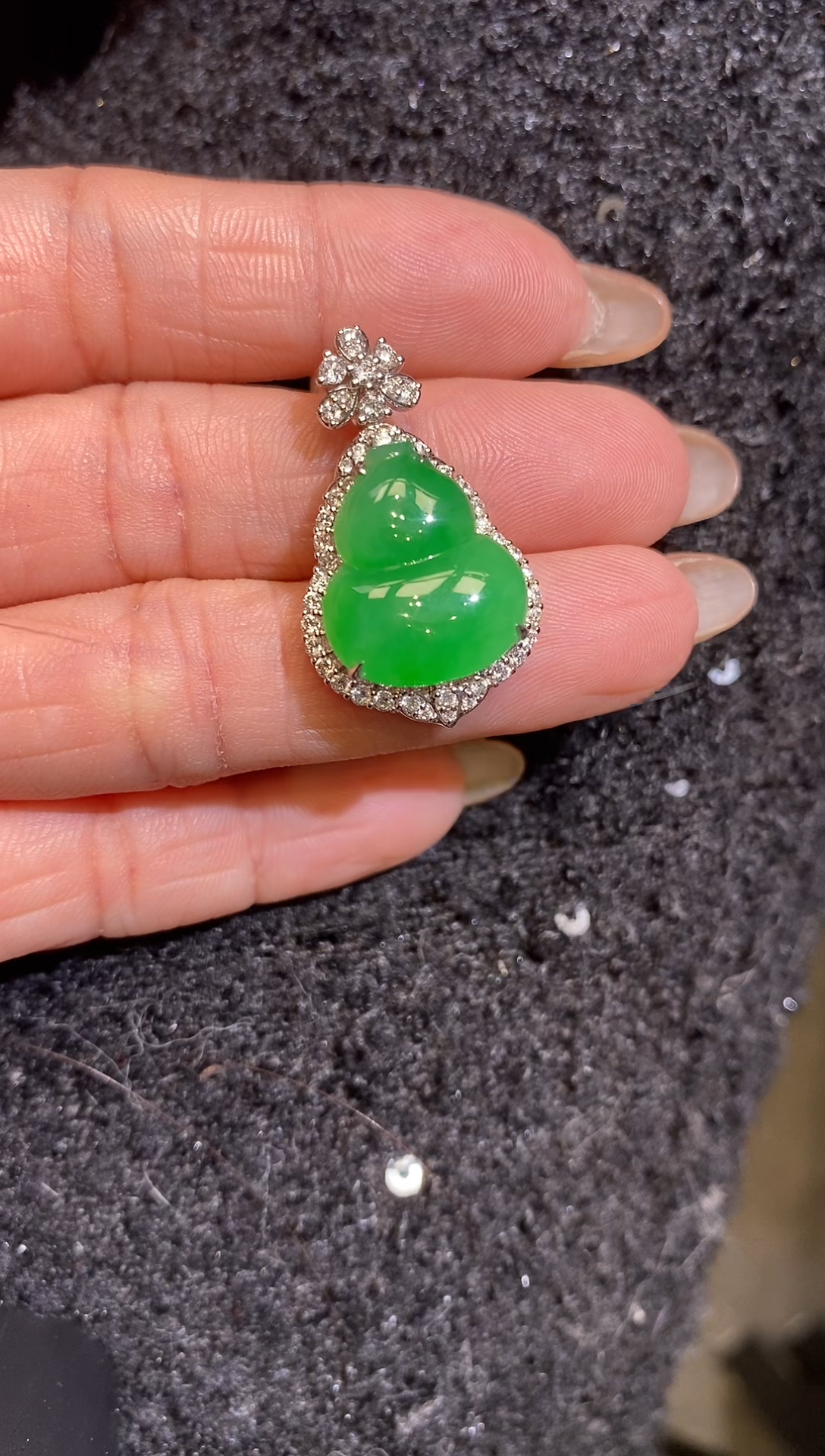 吊坠(不含链)18K金镶嵌翡翠葫芦