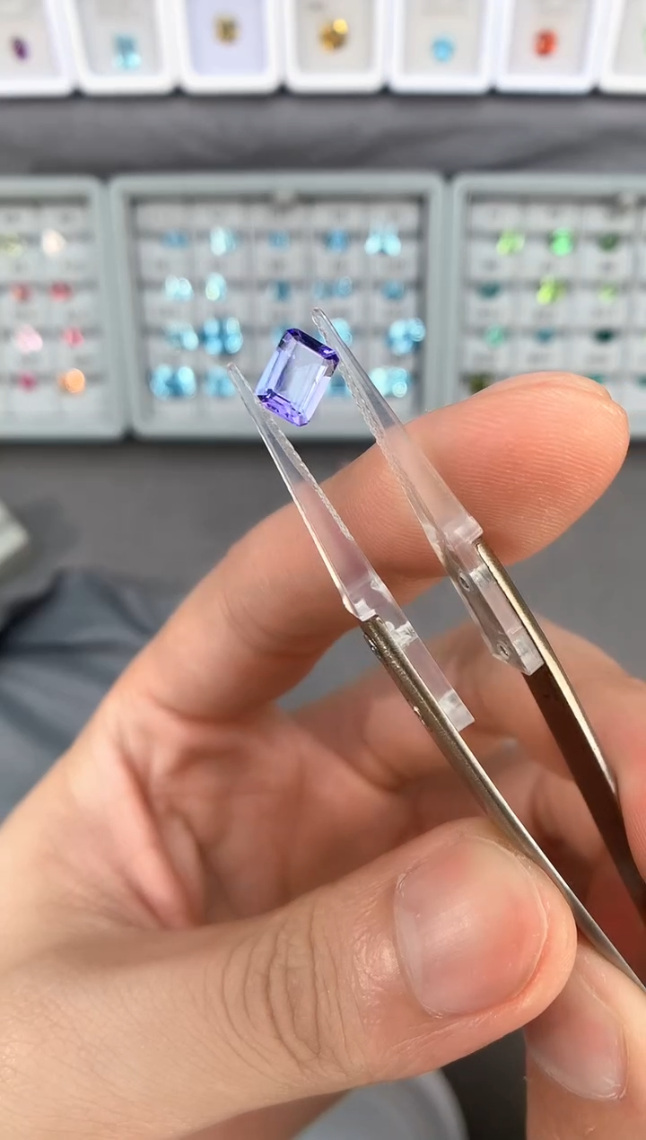 【闪购商品】定制坦桑石裸石未镶嵌一颗