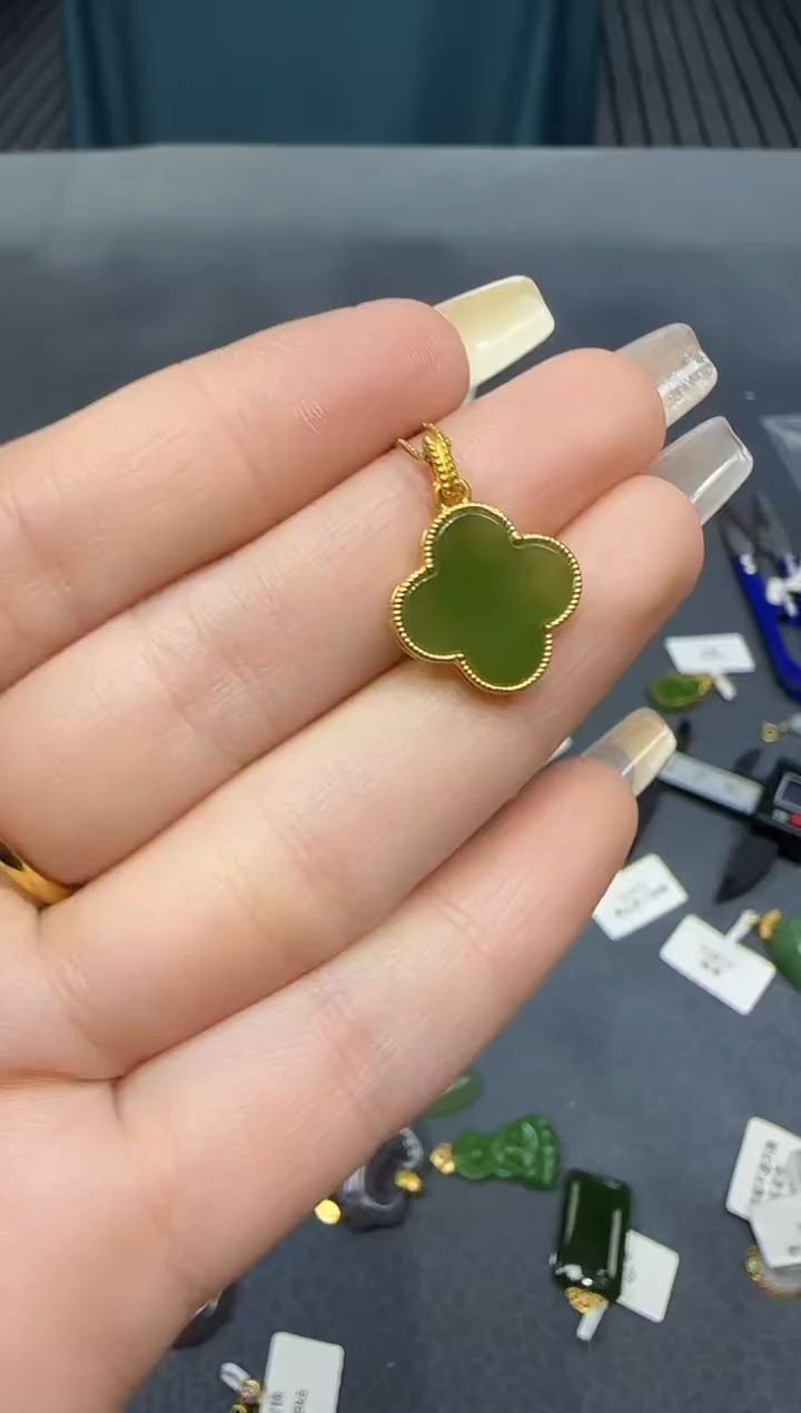 【闪购商品】和田玉挂件18K金镶嵌1