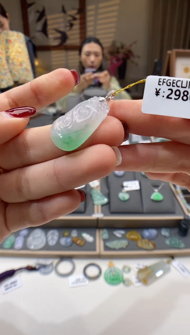 【闪购商品】翡翠颈饰18K金镶嵌如意