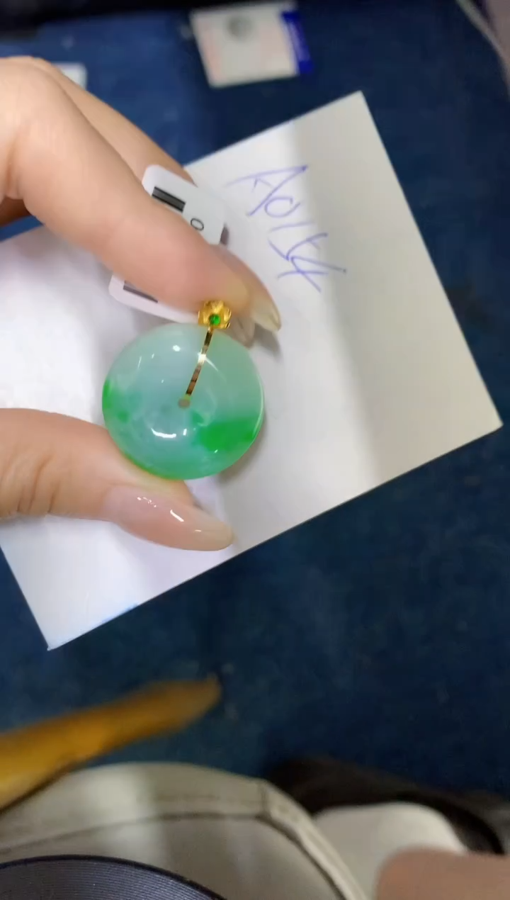 翡翠18K金镶嵌颈饰缅甸天然翡翠A货