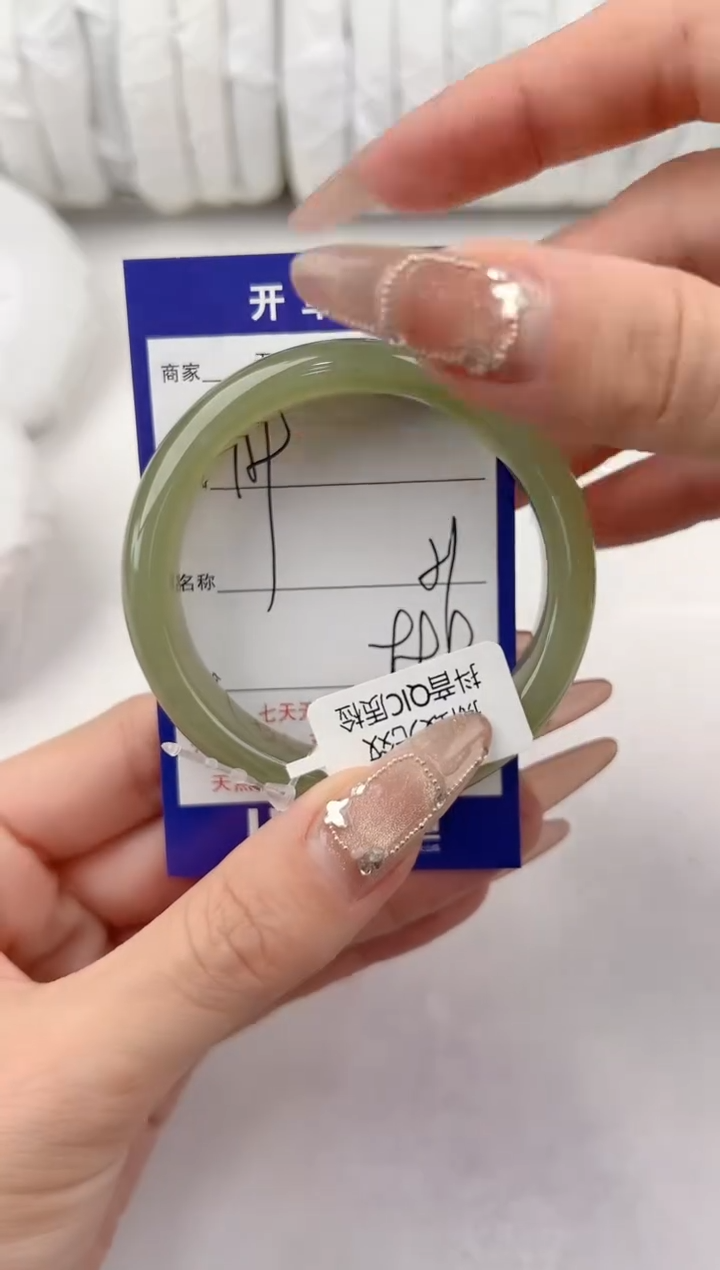 【闪购商品】和田玉手镯未镶嵌159颜色微差无瑕疵