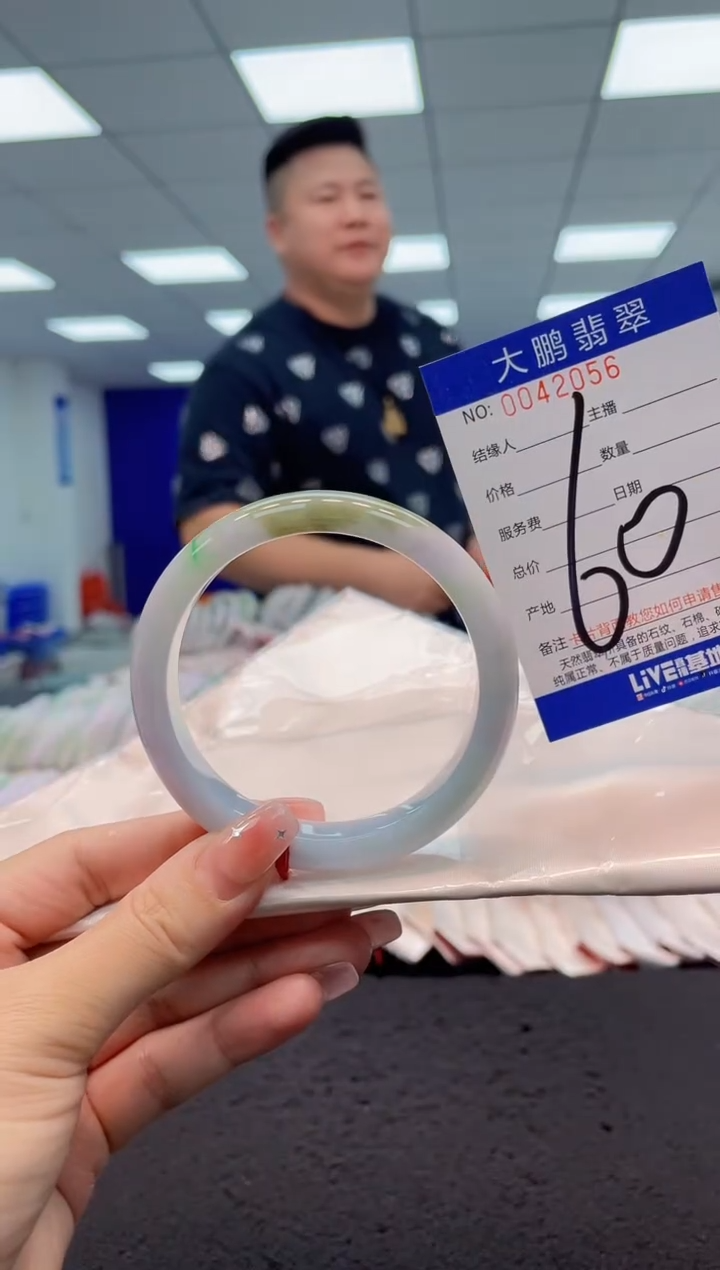 【闪购商品】翡翠手镯未镶嵌AAAAAAAAAA