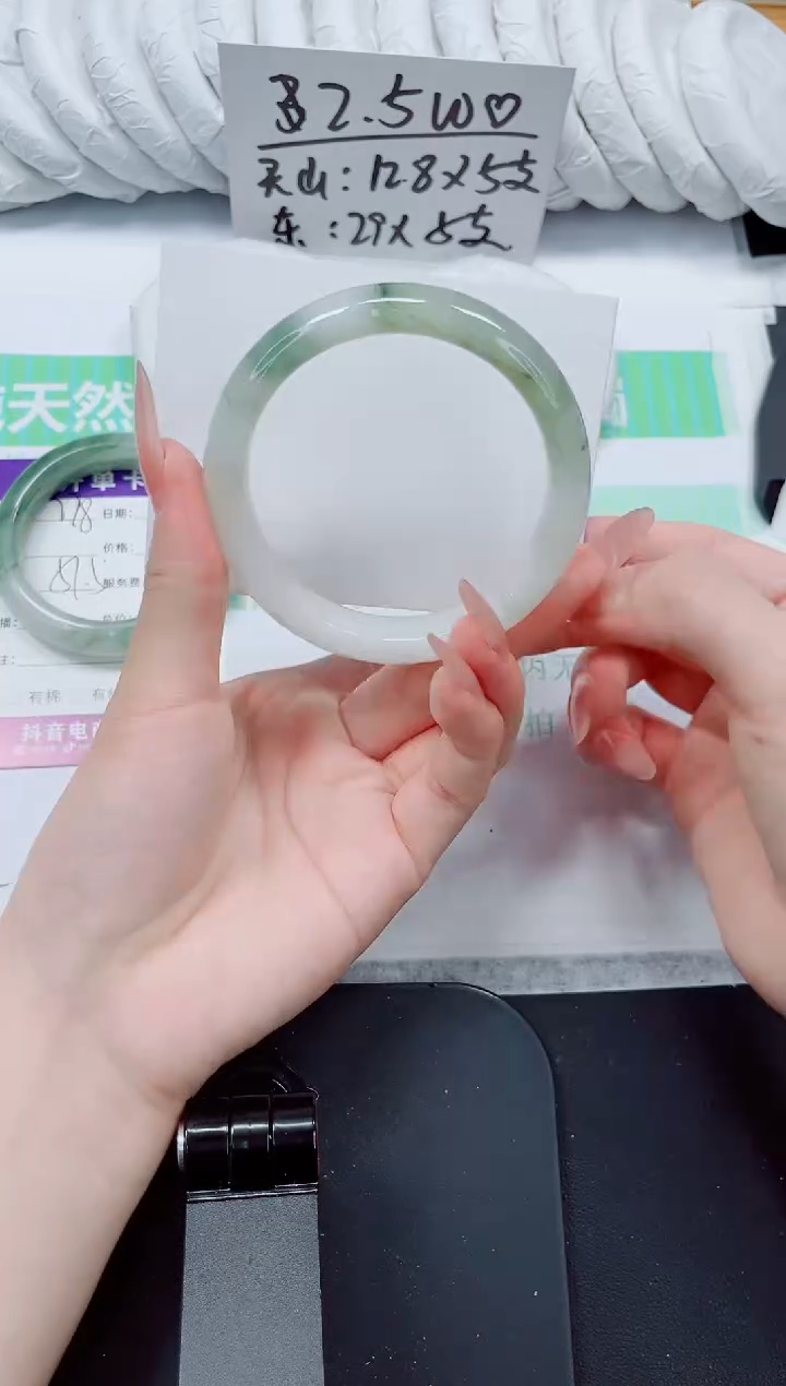 石英质玉手镯未镶嵌279/58.2